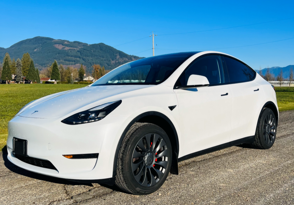 2023 Tesla Model Y SR+ RWD - Practically Brand New! This Model Y comes from factory with Upgraded 20 Inch Wheels, and a sleek black spoiler - We currently stock the most Affordable, lowest priced and cheapest payment 2023 Model Y on the Market.